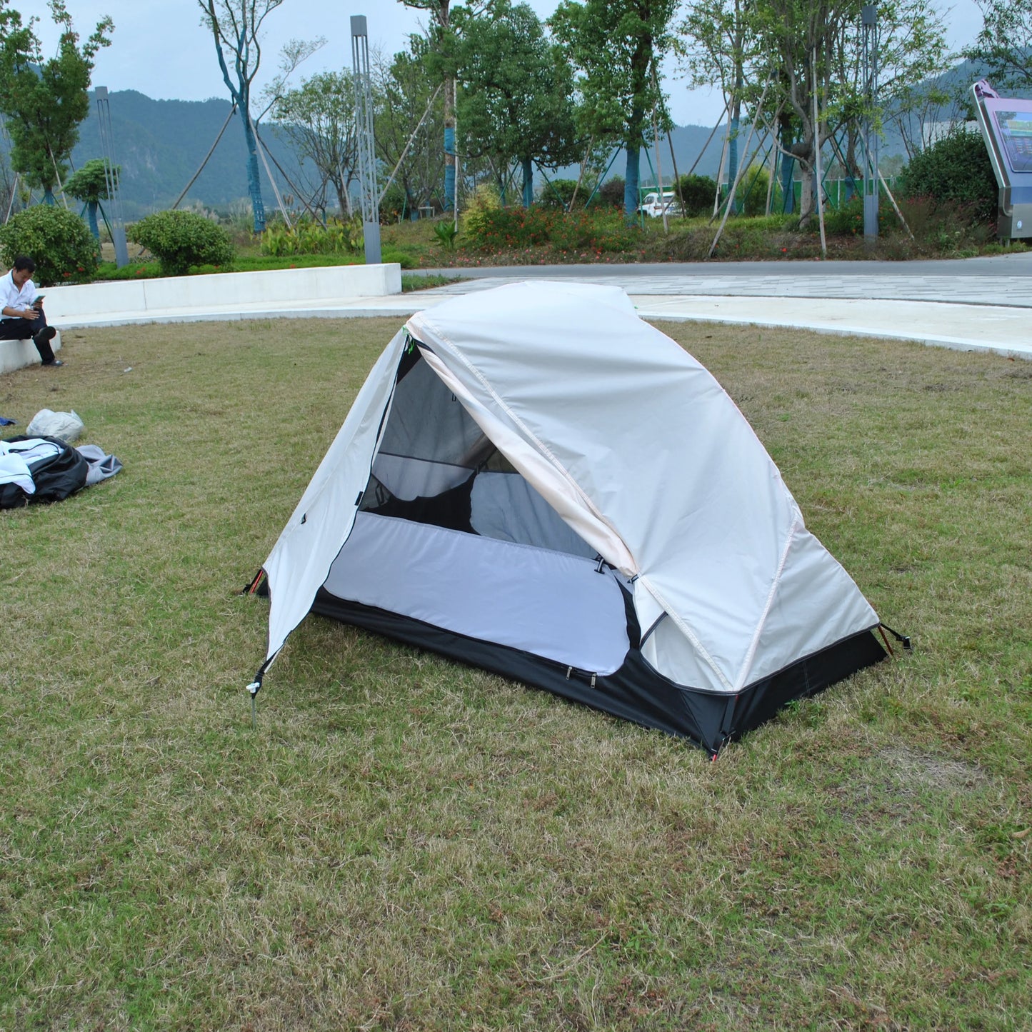 Waterproof and Windproof 1 Person Tent, Camping Tent,Aluminum Pole Backpacking Tent Can Be Cot Bed Tent Not Include the Bed